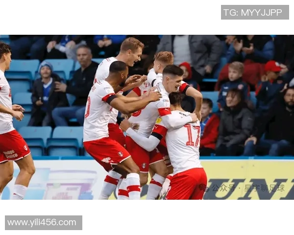 卢顿与曼联激战成平局双方各取一分展现顽强斗志